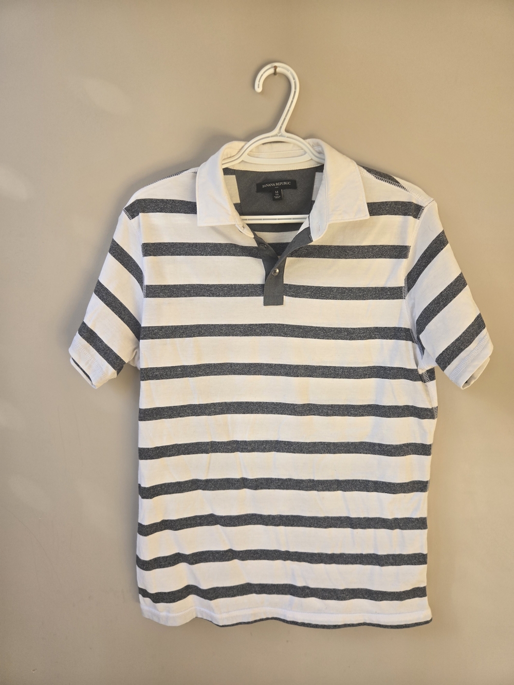 Banana Republic Striped Polo Shirt Men's Medium White Gray Short Sleeve